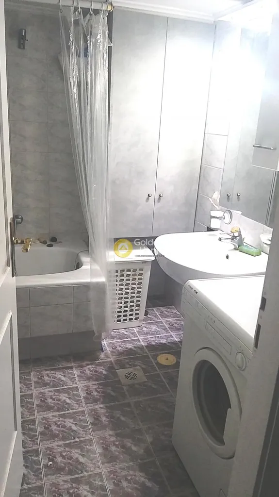 Vannitoad - Renovated Apartment with Terrace in Upper Elyoupoli