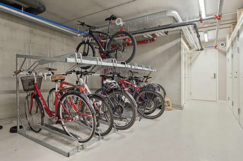 Garage - Modern 2-Bedroom Flat with Lift in Trondheim