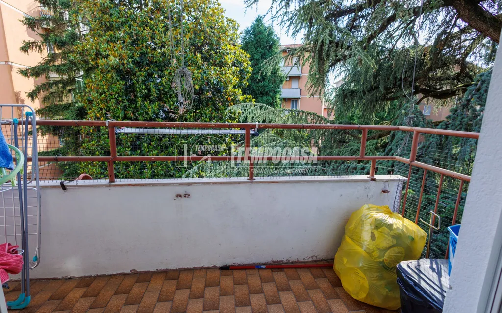 Balcony - Partially Refined Apartment with Balcony in Parma