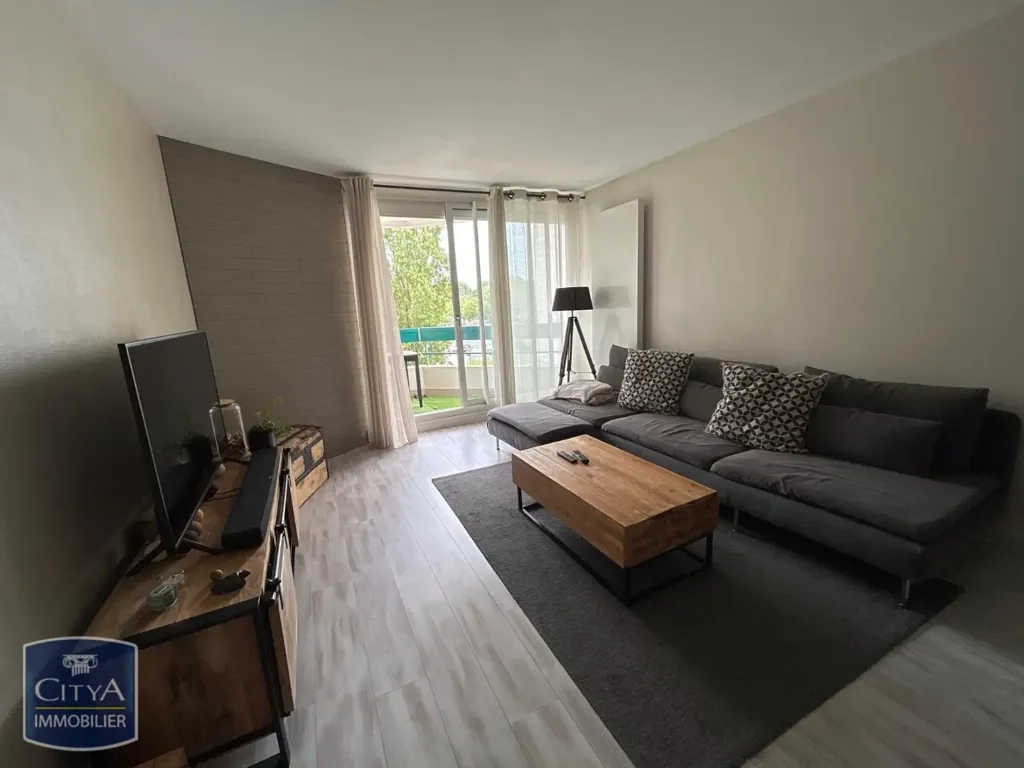 Soggiorno - 2-Bedroom Apartment with Balcony in Châtellerault