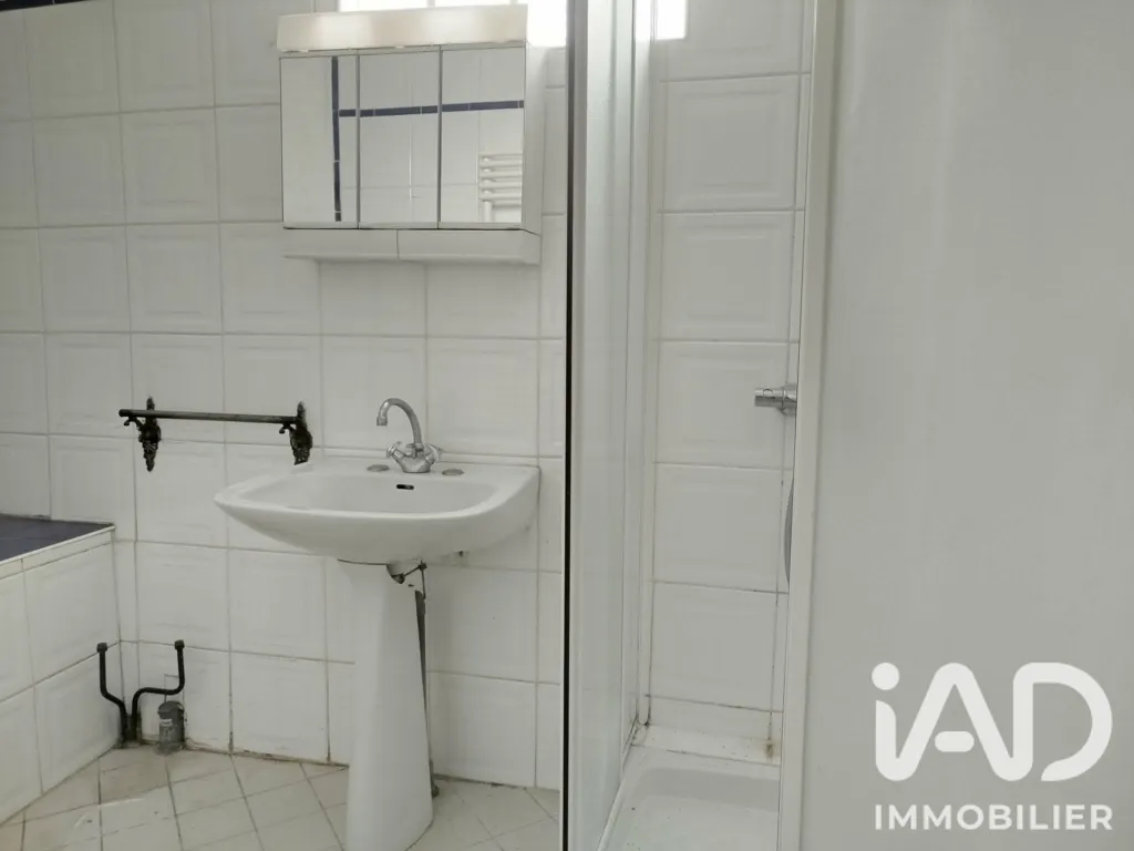 Salles de bain - Maison de Plain-Pied avec Studio à Beaumont-le-Roger