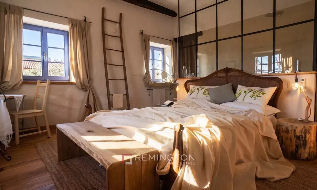 Magamistoad - Villa with Extensive Building Land in Central Istria