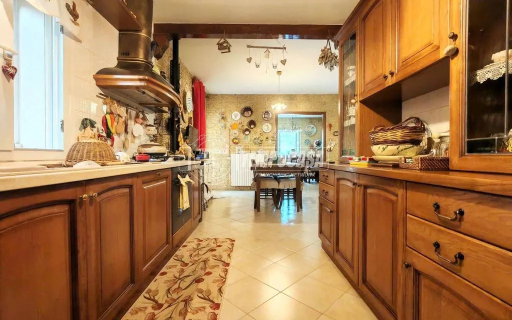 Cuisine - Luxury Villa with Private Garden in Carraro Procino