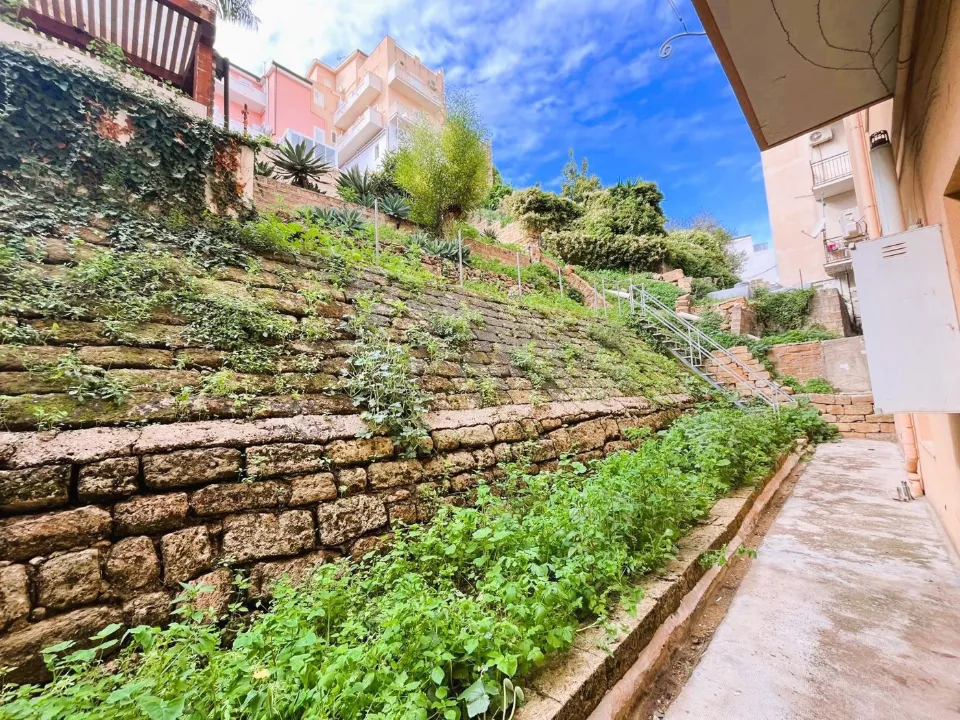 Garden - Office Space with Garden in Agrigento Centre