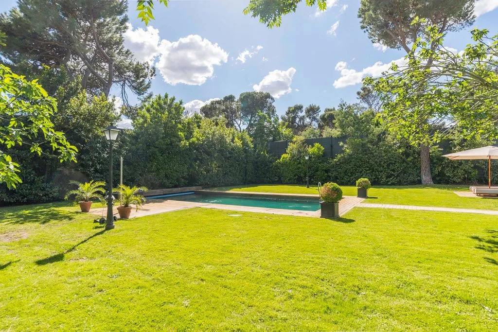 Garden - Luxury Detached House with Pool in La Florida, Madrid