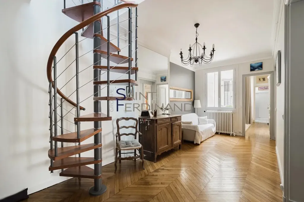 Toad - Luxury Duplex Flat with City View in Monceau