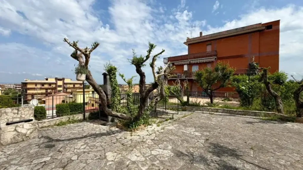 Terrace - Bifamiliar Villa with Private Garden in Rome