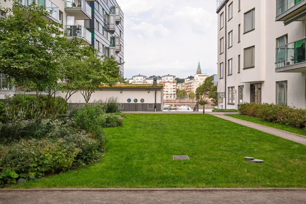 Garden - Waterfront Apartment with Balcony in Stockholm