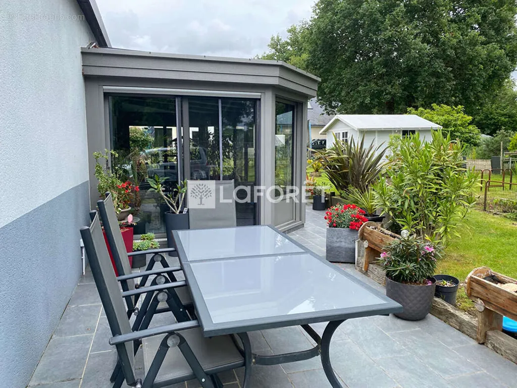 Terrasse - Maison de Plain-Pied avec Jardin à Arzal