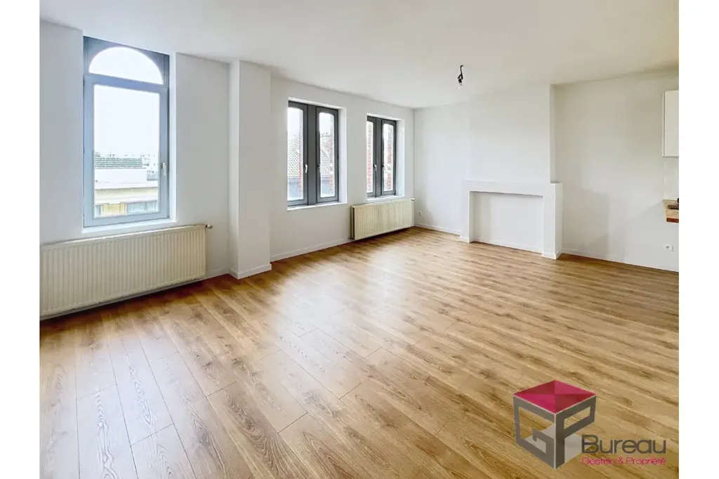 Séjour - Appartement Duplex avec Cuisine Super Équipée à Laeken