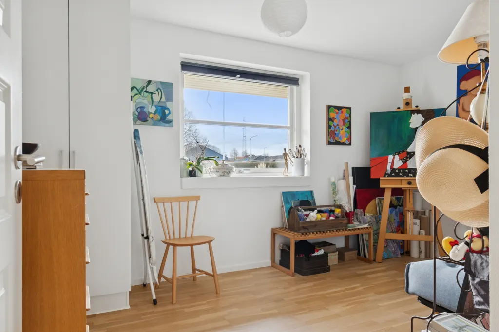 Bureau - Villa with Separate Parent Suite in Dianalund