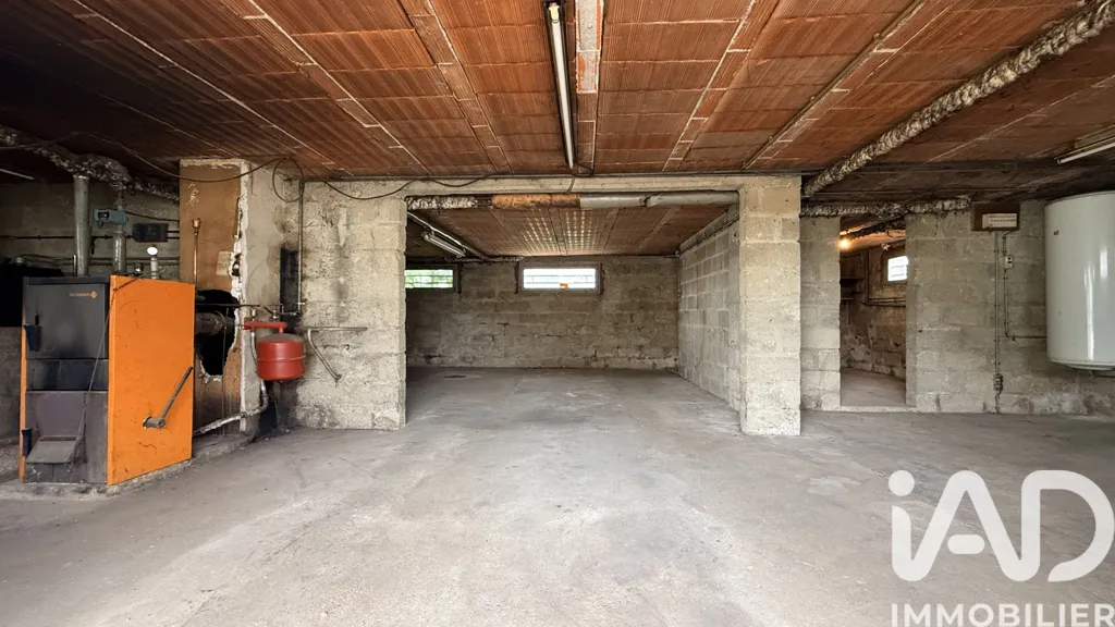 Garage - Pavillon avec Jardin à Challerange
