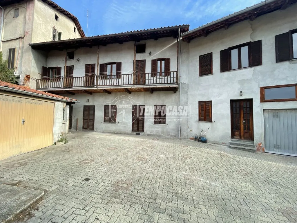 Exterior - Bifamiliar House with Private Courtyard in Agliè