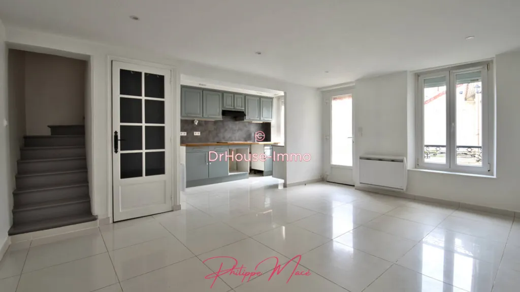 Elutuba - Refurbished Townhouse with Box in Thieux
