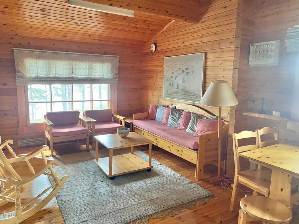 Elutuba - Cottage with Sauna on Lake Shore in Äitsaari