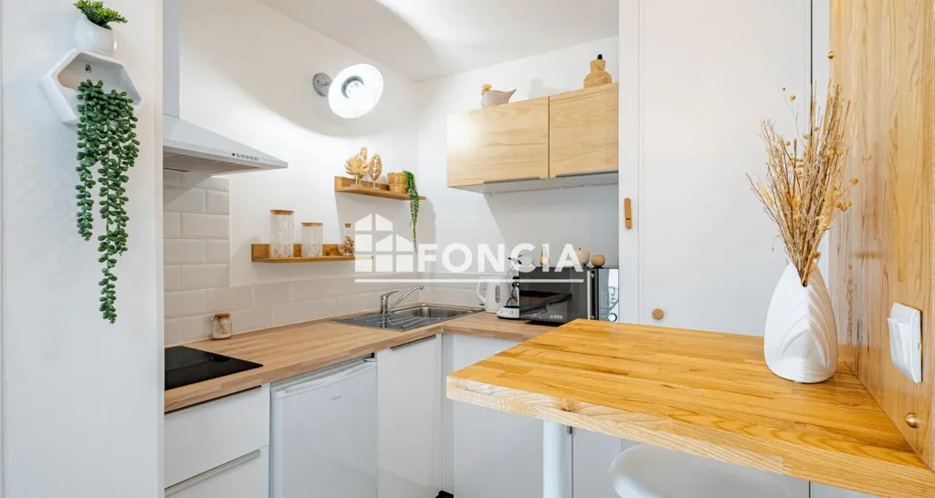 Köök - Renovated Studio with Balcony in Benoit