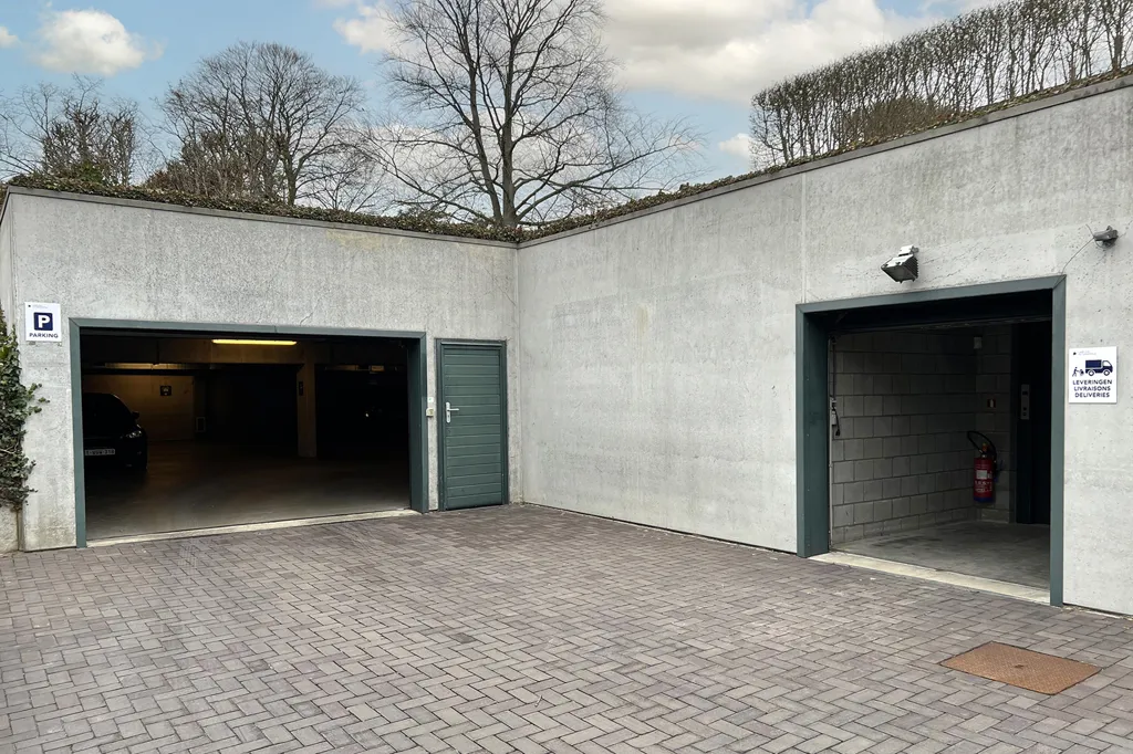 Garaaž - Fully Renovated Office Building in Leuven