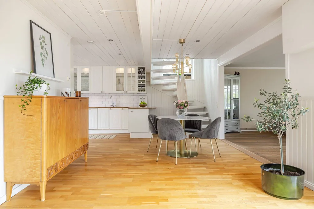 Salle à manger - Villa with Lake View in Falun