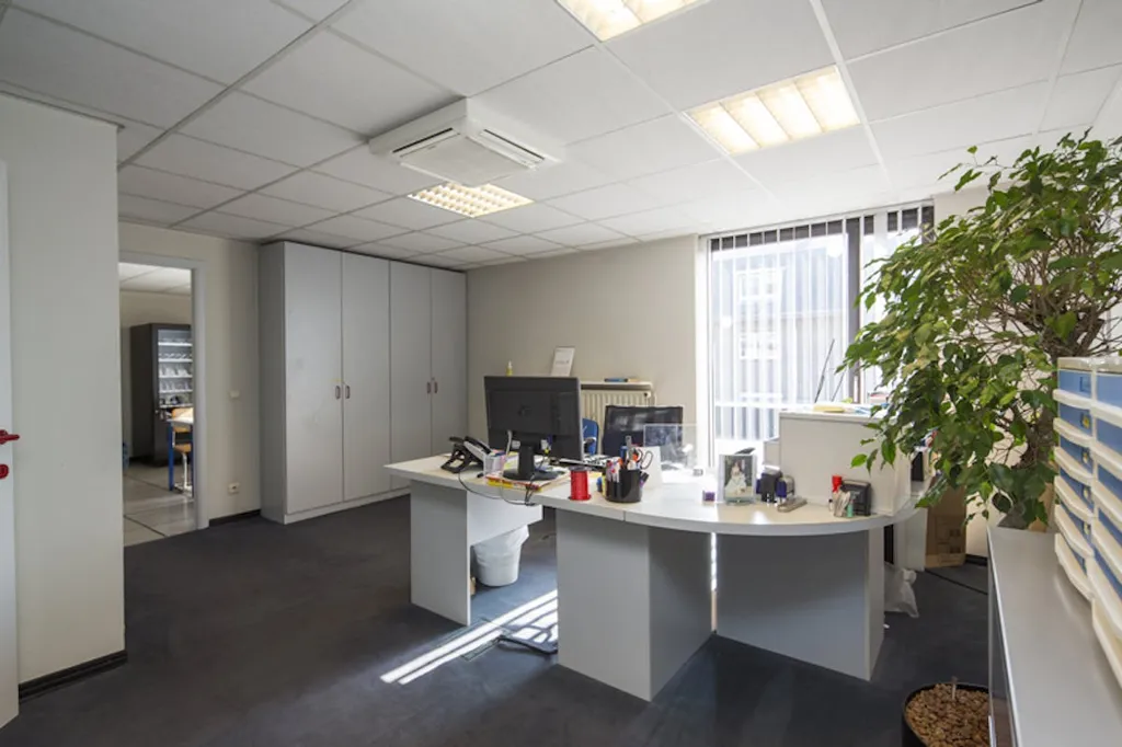 Kabinet - Office Building with Parking in Harelbeke