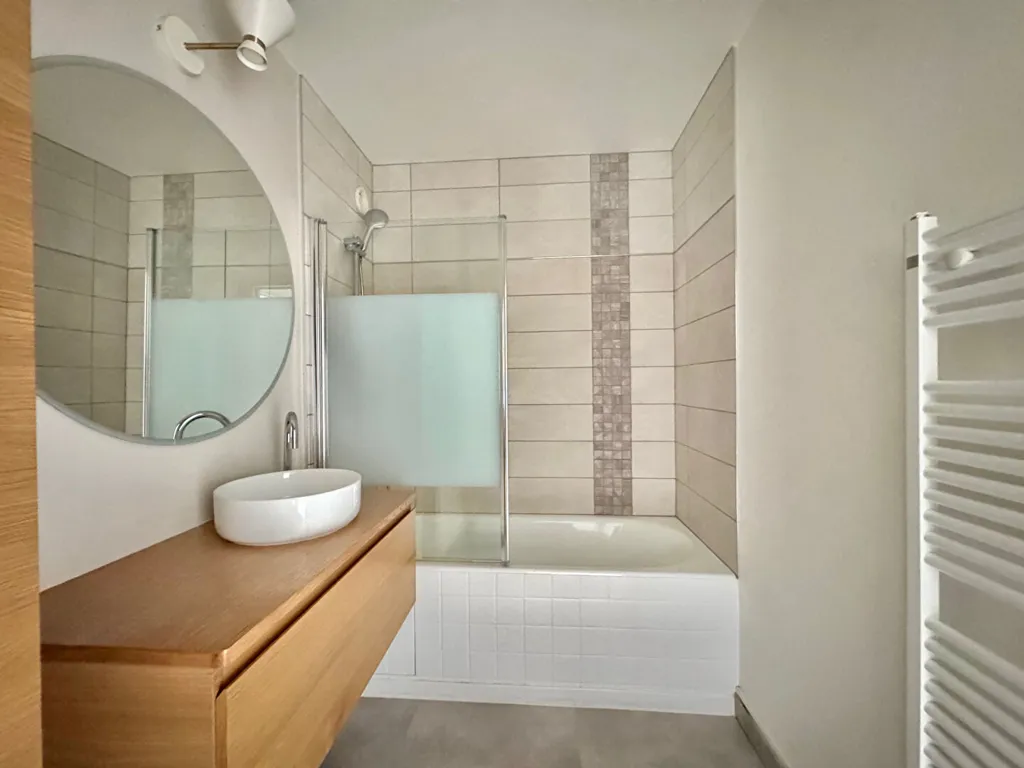 Bathrooms - Bright 3-Bedroom Apartment with Balcony in Saint Marceaux