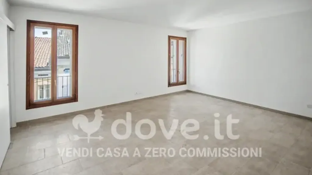 Pièces - Rustic-Style Apartment with Solar Panels in Concordia