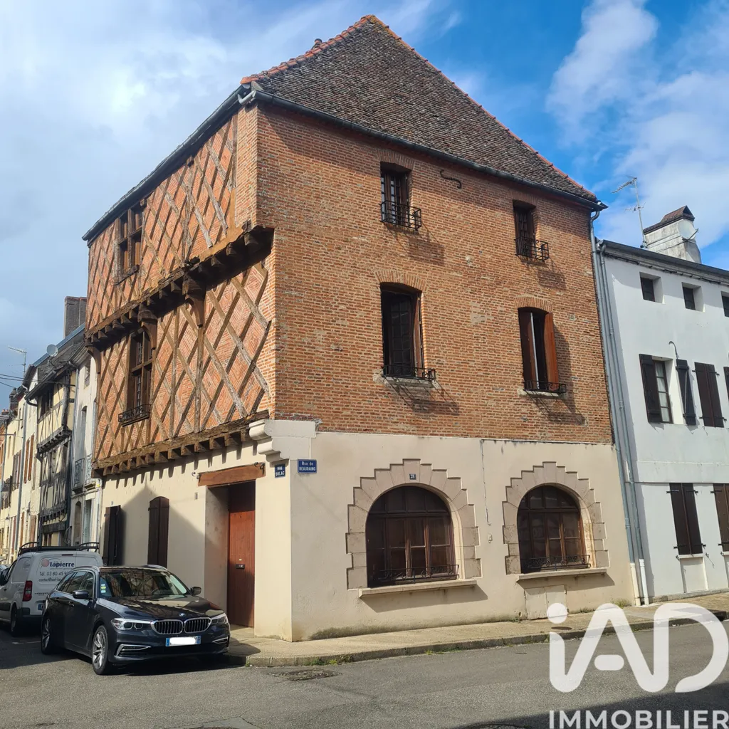 Exterior - Traditional House with Double Garage in Seurre