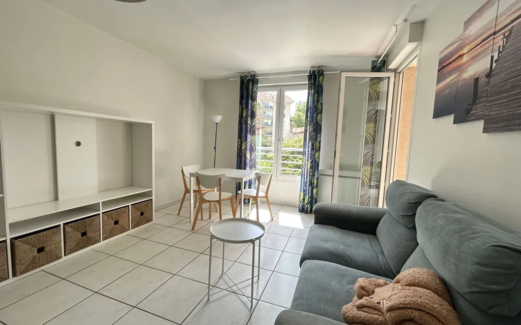 Soggiorno - Meubled 2-Bedroom with Balcony in Lyon 3