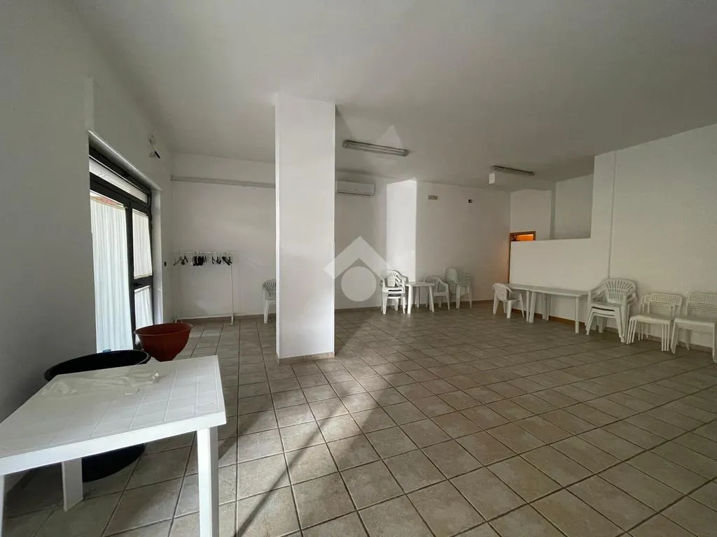 Pièces - Commercial Space with Double Frontage in Grottaglie