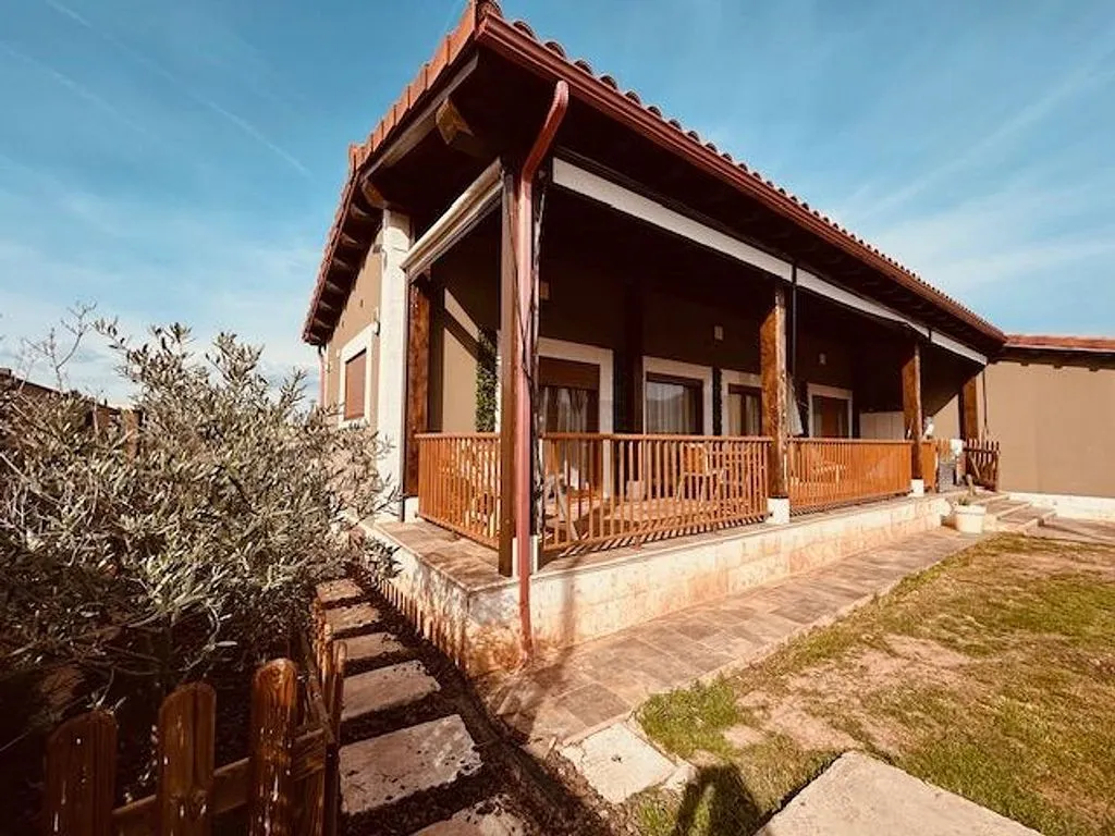 Terrass - Chalet with Terrace in La Plana