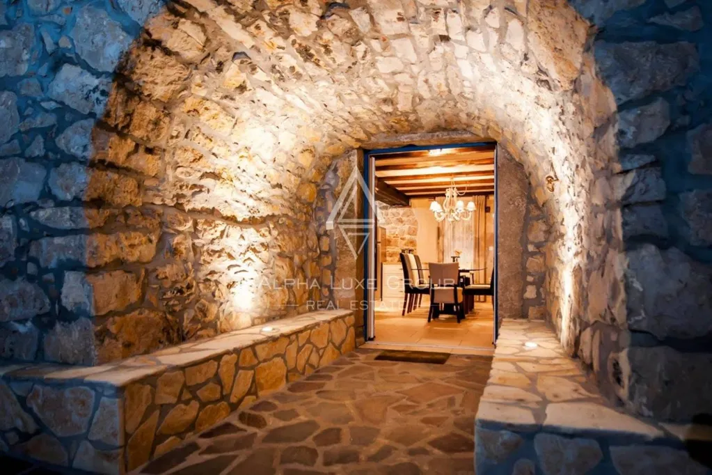 Toad - Rustic Villa with Private Pool in Pićan