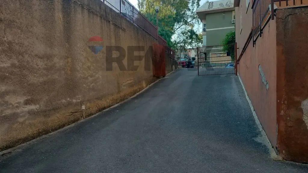 Exterior - Garage with Double Parking in Palermo