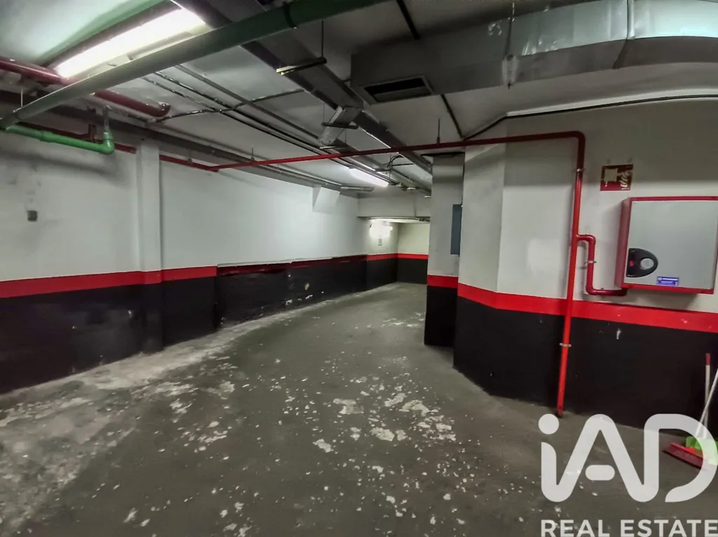 Garage - Secure Garage with Accessibility in Central Madrid