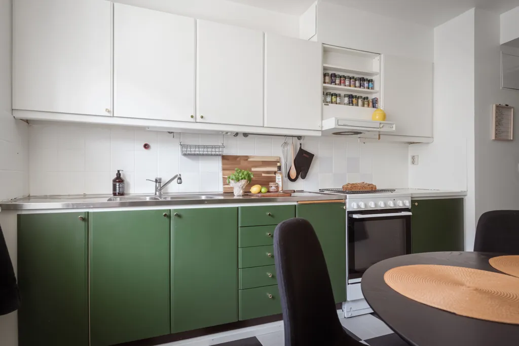 Cucina - Well-Planned Flat with Large Kitchen in Central Hisingen