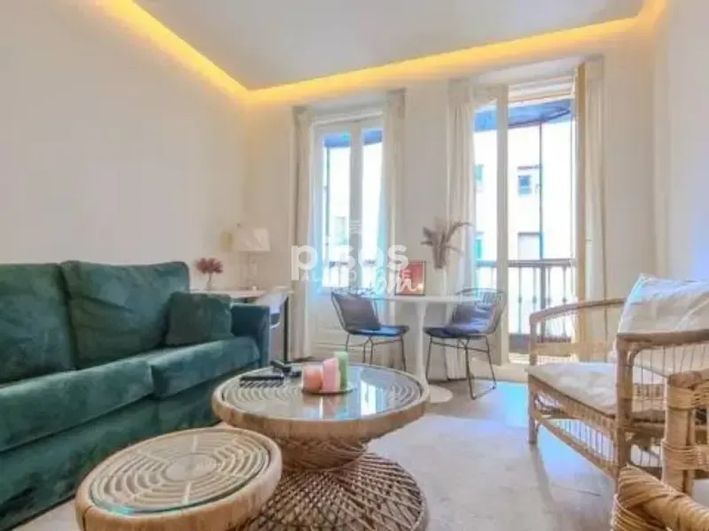 Living Room - Apartment with Balcony in Calle Mayor, Madrid