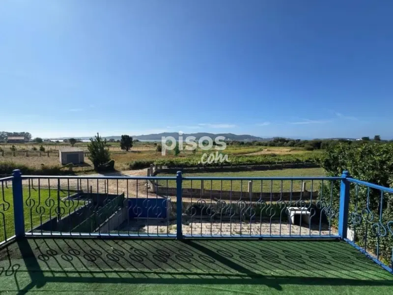 Terrass - 4 magamistoaga maja asukohas ES