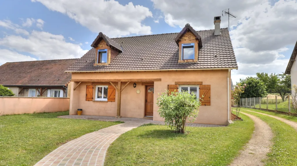 Extérieur - Maison Charmante avec Terrasse à 5' de Dreux