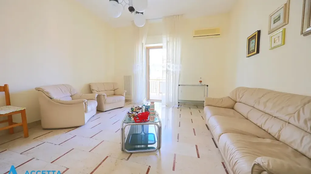 Séjour - Two-Bedroom Apartment with Balcony in Taranto