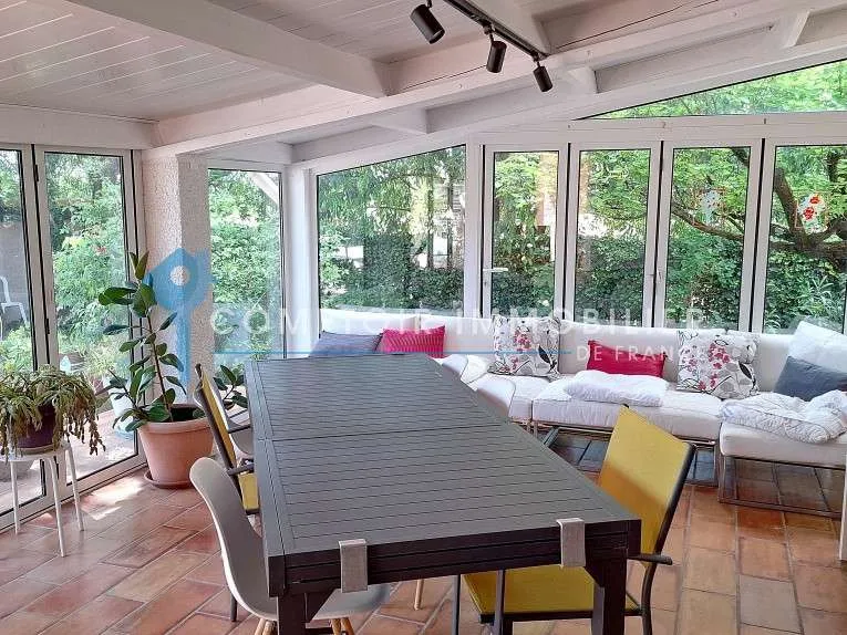 Terrasse - Maison de Luxe avec Piscine à Cabrières