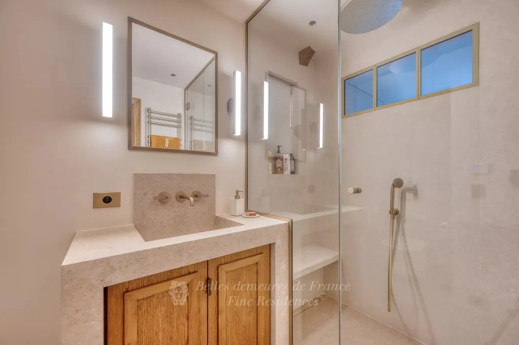 Bathrooms - Period Charm Triplex with Seine View in Paris 5th