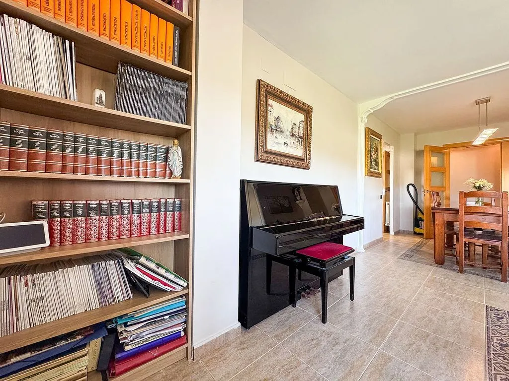 Corner Flat with Balcony in Sentmenat