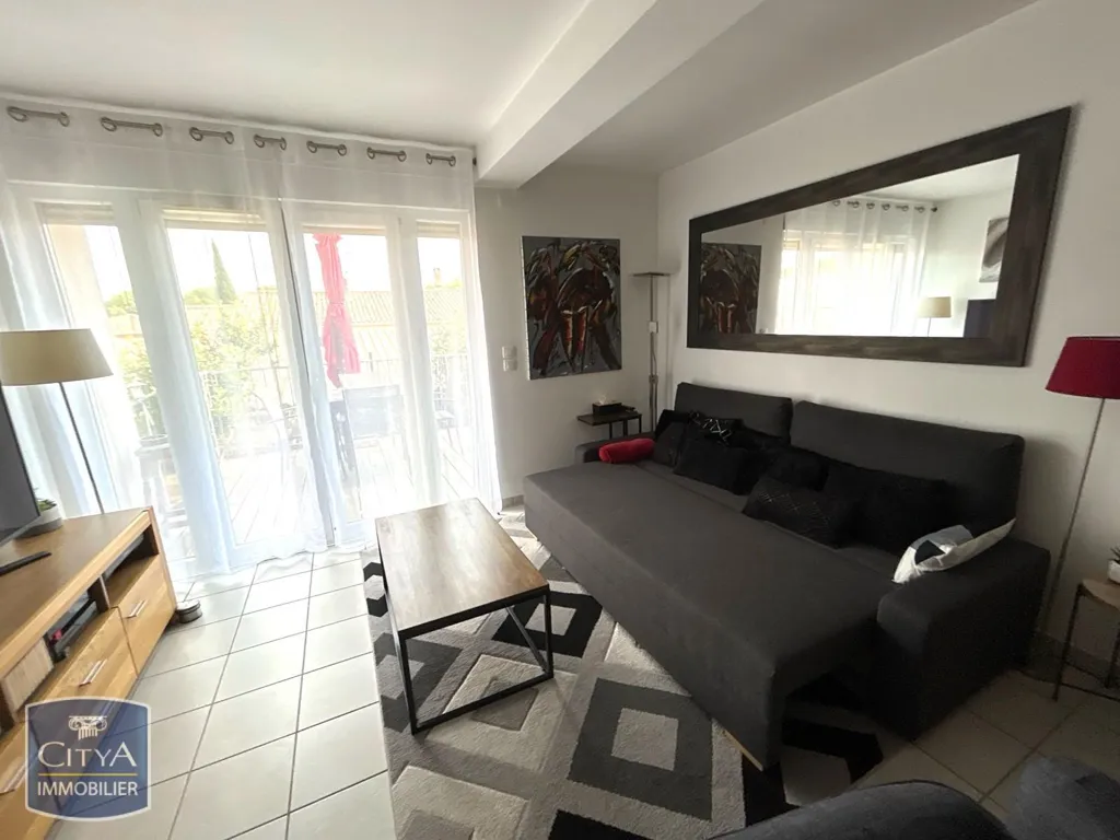 Elutuba - Charming 2-Bed Flat with Terrace in Pertuis