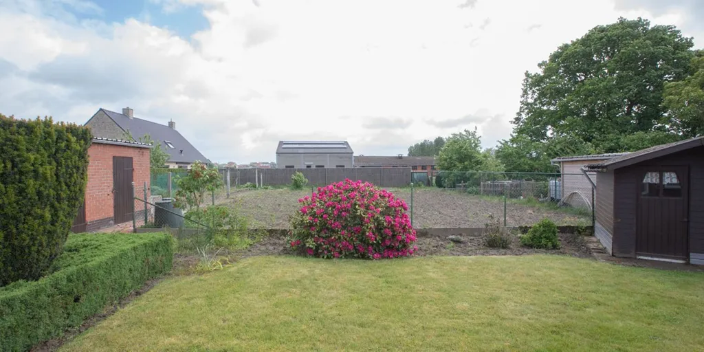 Aed - Renovatable House with Garden in Kortemark