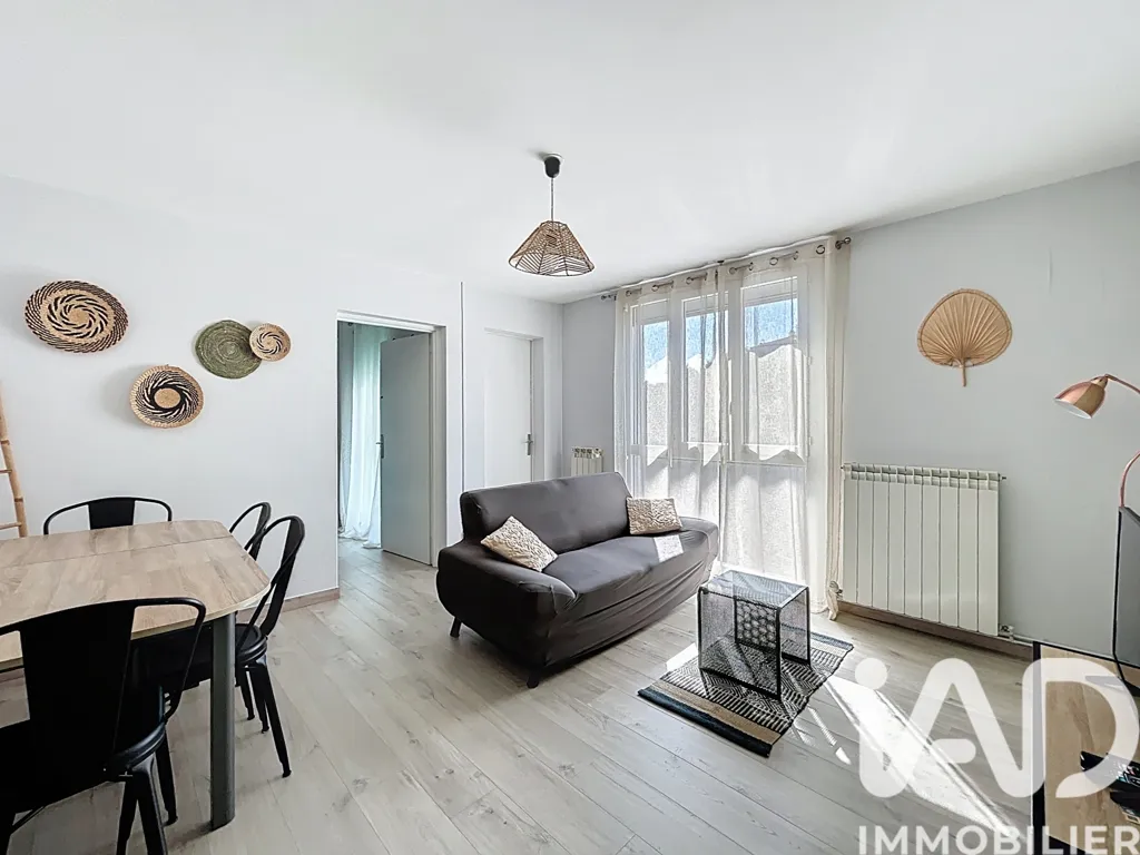 Séjour - Appartement Traversant avec Balcon à Perpignan