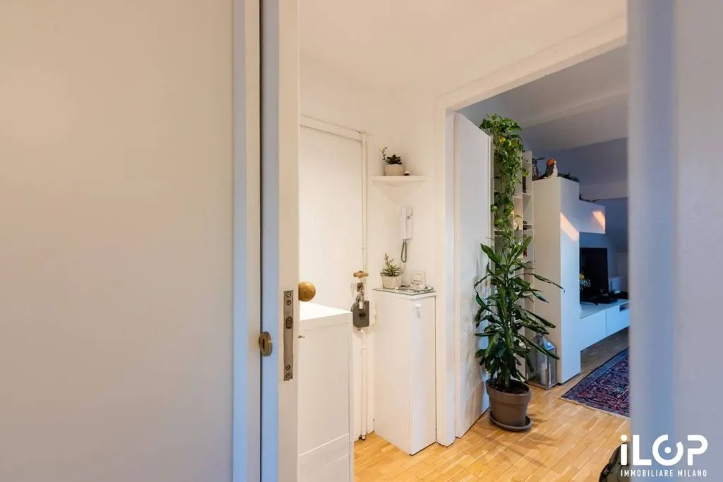 Esik - Luxury Flat with Double Exposure in Milan