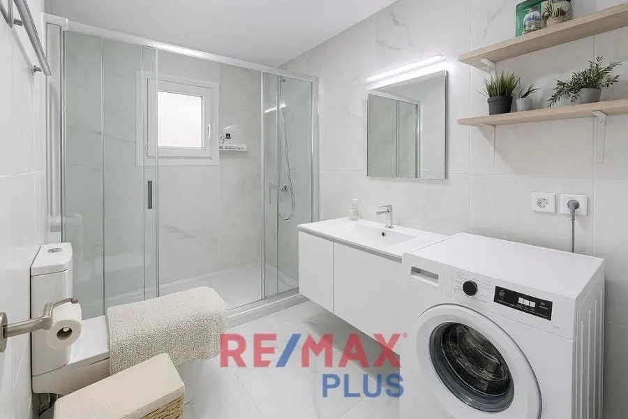 Salles de bain - Modern Flat with Balcony in Palaió Fáliron
