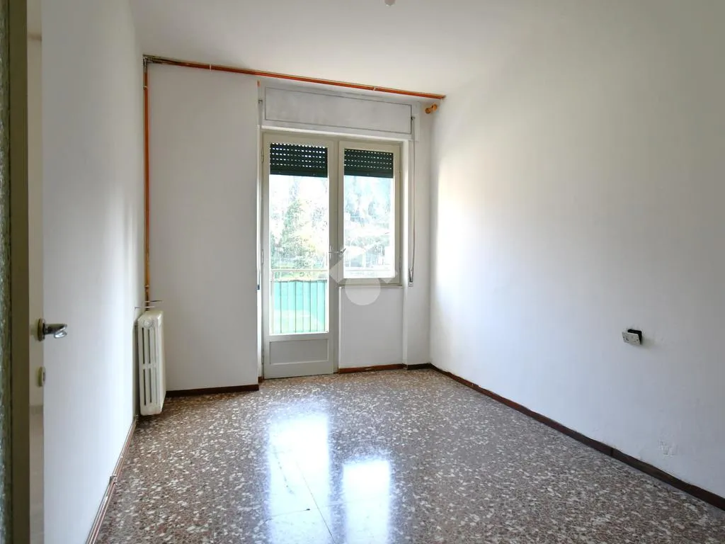 Pièces - Bright 3-Room Apartment with Balcony in Como