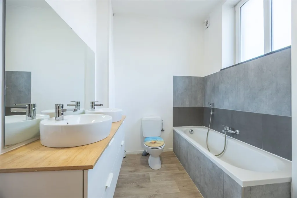 Bagni - Renovated Duplex/Triplex in Huy