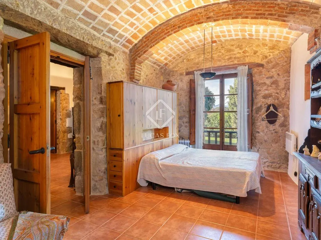 Bedrooms - Traditional Stone Cottage with Pool in Bàscara