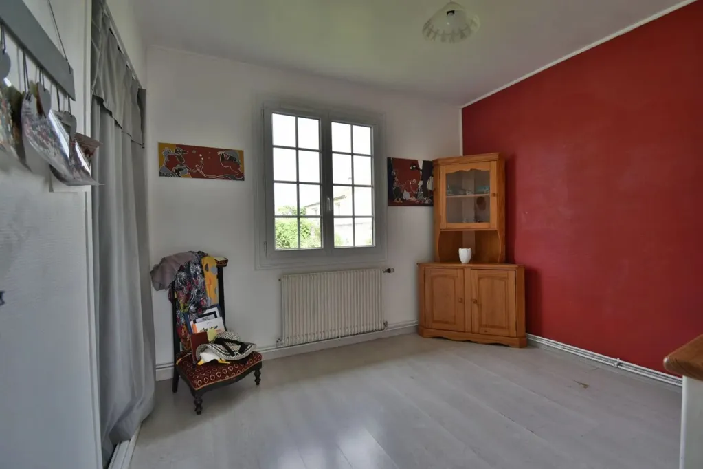 4-toaline maja asukohas Saint-Léger-sous-Cholet