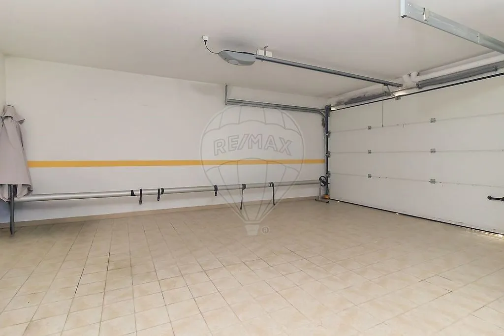 Garage - Luxury Villa with Pool in Casal de Boiças